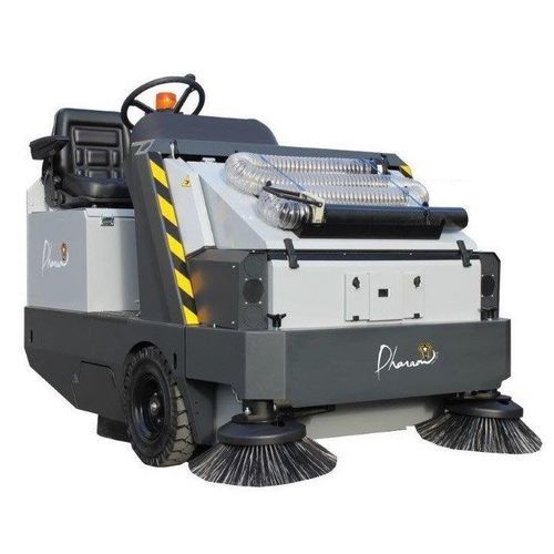 Barredora con operador a bordo - MAX1700GPL - Pharaon - hidráulica / con motor de combustión / de exterior
