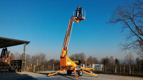 Cesta elevadora montada en tractor - SKJ 20 - Safi Group srl - autopropulsada / de tracción / con ruedas
