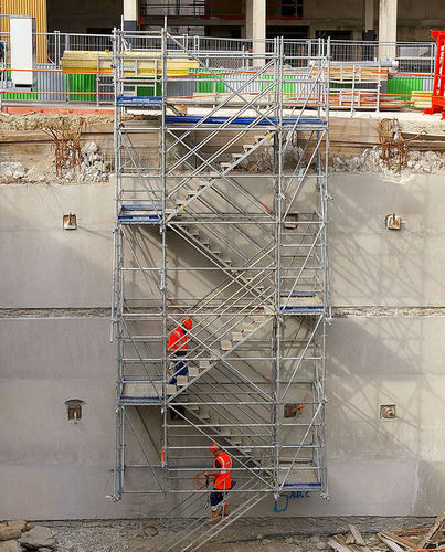 Escalera fija recta - Entrepose Echafaudages - metálica / con barrotes / de obra