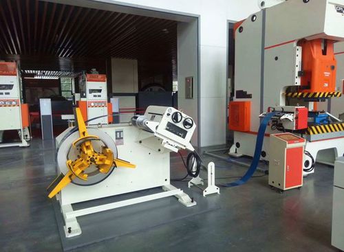 Línea de prensas mecánica - Shenzhen Sunrui Machinery Co., Ltd. - eléctrica / neumática / electrónica