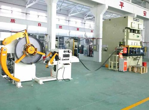 Línea de alimentación para procedimientos de corte fino - Shenzhen Sunrui Machinery Co., Ltd. - para la industria del automóvil / alto espesor / con enderezador