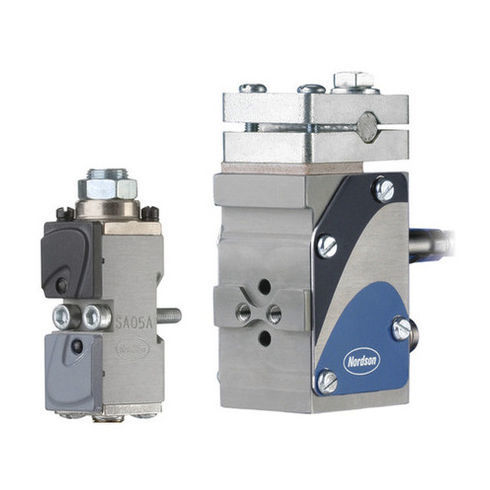 Boquilla de precisión - Saturn®  - Nordson Adhesive Dispensing - de dosificación / de cola hot-melt / de chorro múltiple
