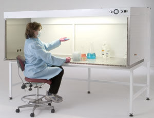 Cabina de flujo laminar horizontal - 1 118 x 1 600 mm  - Terra Universal Inc.