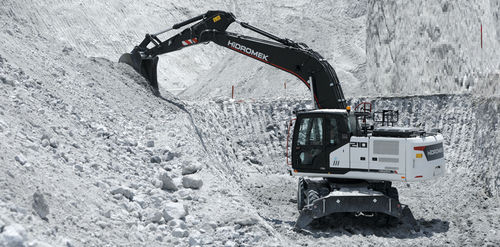 Excavadora intermedia - HMK 210 W - HIDROMEK co. - de ruedas / Tier 4 final / para obra de construcción