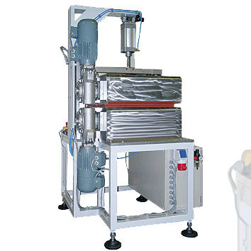 Oruga de arrastre para línea de extrusión de tubos - AKMA Maschinen- und Anlagenbau - para lineas de extrusión para perfiles
