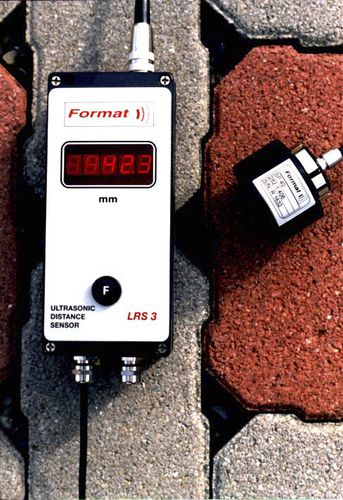 Sensor de distancia cilíndrico - LRS 3 - Format Messtechnik GmbH - por ultrasonidos / 4-20 mA / con salidas de tensión