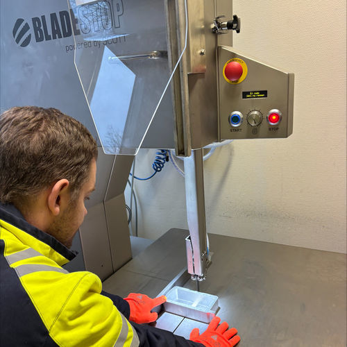 Sierra de cinta para huesos industrial - BladeStop K400-M-R - Scott Automation - con de seguridad