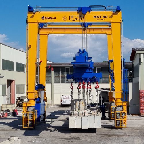 Carretilla elevadora de tipo straddle (horcaja) para vigas prefabricadas de hormigón - MST 80 - CIMOLAI TECHNOLOGY - para cargas pesadas / con neumáticos