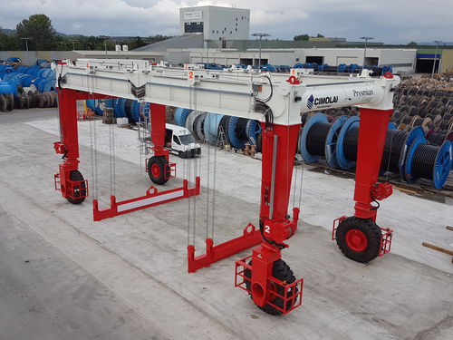 Carretilla elevadora de tipo straddle (horcaja) para la ingeniería civil - MST 125 - CIMOLAI TECHNOLOGY - con neumáticos