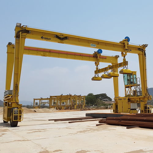 Carretilla elevadora de tipo straddle (horcaja) para contenedores - MST 36 - CIMOLAI TECHNOLOGY - con neumáticos