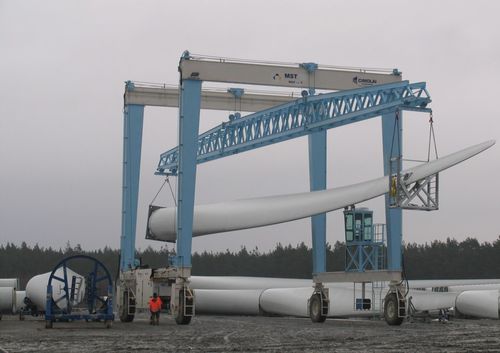 Carretilla elevadora de tipo straddle (horcaja) de manipulación de equipos para aerogeneradores - MST 50 - CIMOLAI TECHNOLOGY - con neumáticos