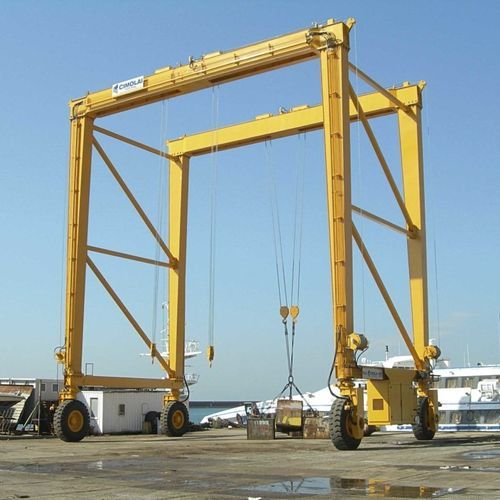 Carretilla elevadora de tipo straddle (horcaja) para aplicaciones marinas - MST 60 - CIMOLAI TECHNOLOGY - con neumáticos