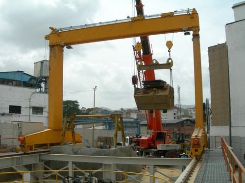 Carretilla elevadora de tipo straddle (horcaja) para la ingeniería civil - RGC 10+10 - 15 - CIMOLAI TECHNOLOGY