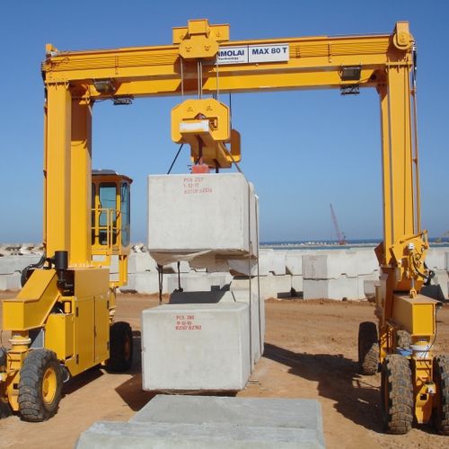 Carretilla elevadora de tipo straddle (horcaja) para vigas prefabricadas de hormigón - MST 80 - CIMOLAI TECHNOLOGY - con neumáticos
