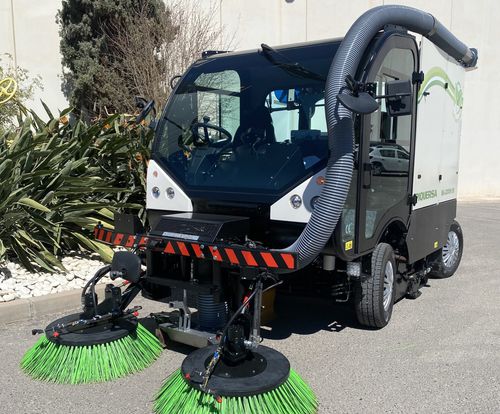 Barredora aspiradora con operador a bordo - BA-2300H SV DUAL - Piquersa Maquinaria, S.A. - diésel / de calle / compacta