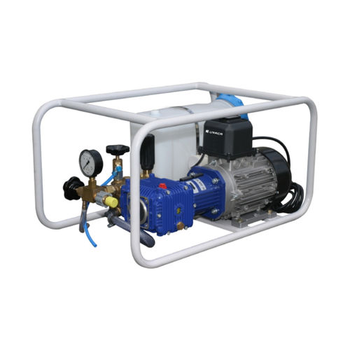 Bomba de pistón - EP601 series - URACA GmbH & Co.KG - para productos químicos / con motor térmico / móvil