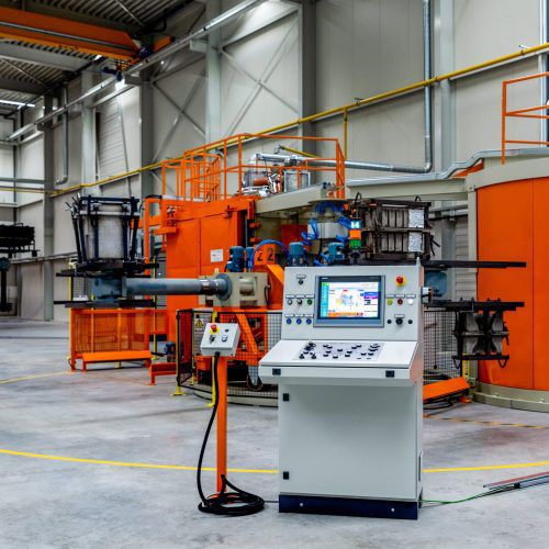 Máquina de rotomoldeado tipo carrusel - PRM/CRM  - Polivinil Rotomachinery - con brazos independientes / 6 zonas de trabajo / de alta eficacia