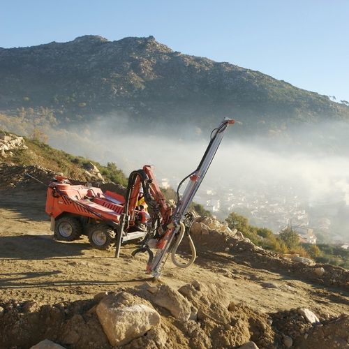 Perforadora de extracción de testigos - COMMANDO™ DC120 - Sandvik Mining and Rock Technology - multifunción / autopropulsada / con ruedas