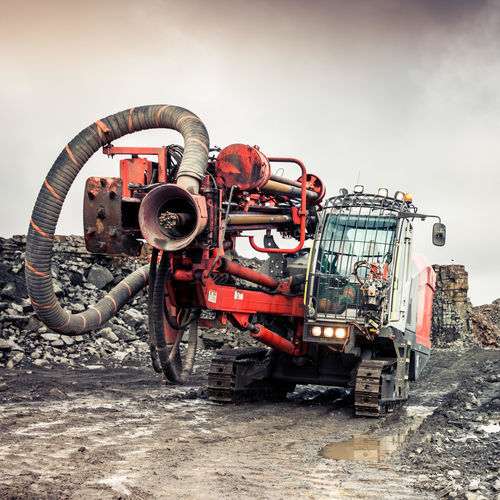 Perforadora de extracción de testigos - LEOPARD DI560 series - Sandvik Mining and Rock Technology - para agujeros de dinamitado / con orugas / DTH