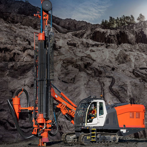 Perforadora horizontal - Leopard DI550 series - Sandvik Mining and Rock Technology - para agujeros de dinamitado / con orugas / DTH