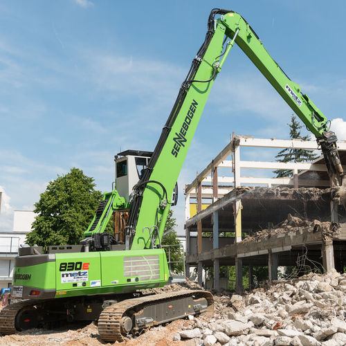 Manipuladora de materiales con orugas - 830 E series - SENNEBOGEN Maschinenfabrik GmbH - con neumáticos / hidráulica / eléctrica
