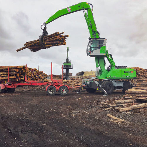Cargadora forestal de pluma articulada - 830E Trailer - SENNEBOGEN Maschinenfabrik GmbH - móvil / remolcable