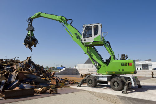 Manipuladora de materiales con orugas - 821 E - SENNEBOGEN Maschinenfabrik GmbH - con neumáticos / hidráulica / eléctrica