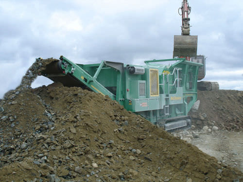 Machacadora de mandíbula - J40 - McCloskey International Limited - móvil / con motor diésel / compacta
