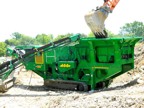 Machacadora de impacto - I44 - McCloskey International Limited - móvil / con motor diésel / compacta