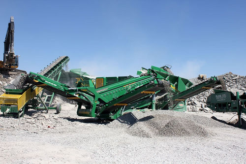 Criba para minas - R230 - McCloskey International Limited - móvil / para carga pesada