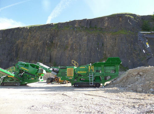 Machacadora de mandíbula - J45 - McCloskey International Limited - móvil / con motor diésel / con orugas