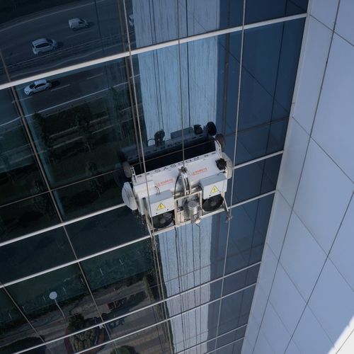 Robot de limpieza para edificios de gran altura - SKW  - Robsys Europe GmbH - para limpieza en húmedo