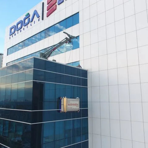 Robot de limpieza para edificios de gran altura - SPD  - Robsys Europe GmbH - para limpieza en húmedo