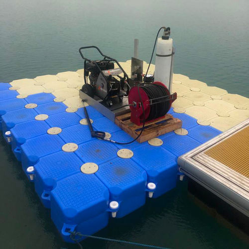 Máquina de limpieza de agua - WetSlider F  - AX Solar Robot - de cepillo / automática / para panel solar