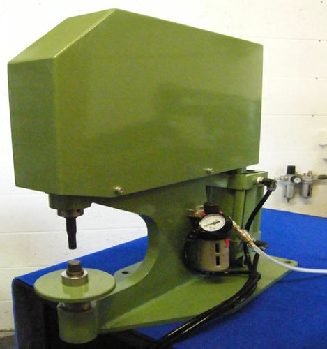 Remachadora neumática - CL2-B - Le Rivet Foré r.c - con sistema de expulsión / compacta