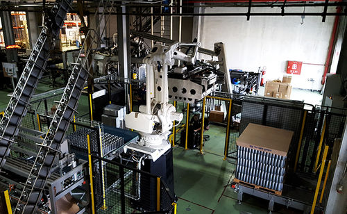 Despaletizador robotizado - Technica International - para recipientes de cristal / tarro / de latas