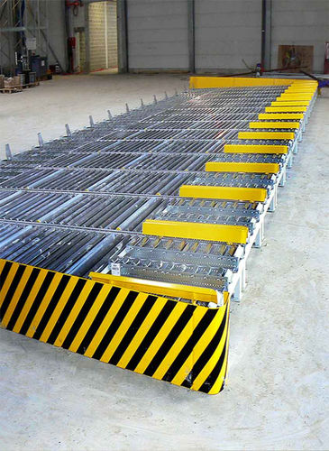 Transportador de rodillos - Galler Lager- und Regaltechnik GmbH - neumático / horizontal / de transporte