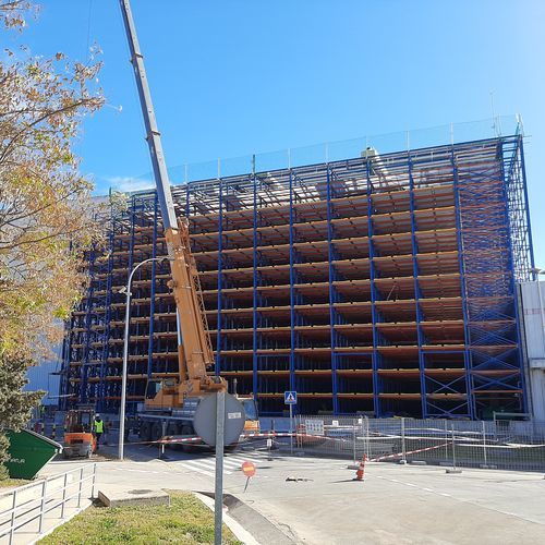 Edificio con estanterías soportadas - HUBMASTER® Warehouse Automation Systems