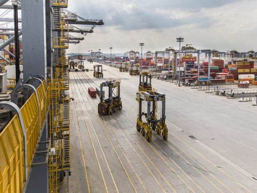 Carretilla elevadora de tipo straddle (horcaja) para contenedores - Kalmar Germany GmbH - eléctrica