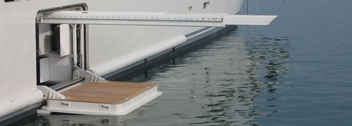 Grúa para aplicaciones marinas - METALMECCANICA SPAGGIARI S.R.L. - fija / telescópica / de elevación