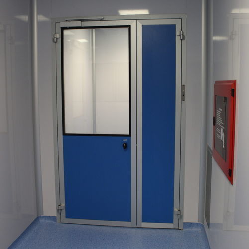 Puerta abatible - Cleanroom Italia srl - de aluminio / acristalados / para interior