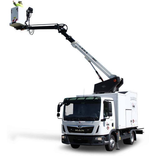 Plataforma elevadora montada sobre camión - VDT-170-F - VERSALIFT INTERNATIONAL A/S - híbrida / diésel / para almacén industrial