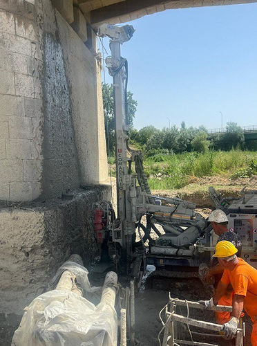 Perforadora con orugas - MC 6S - Comacchio - rotativa
