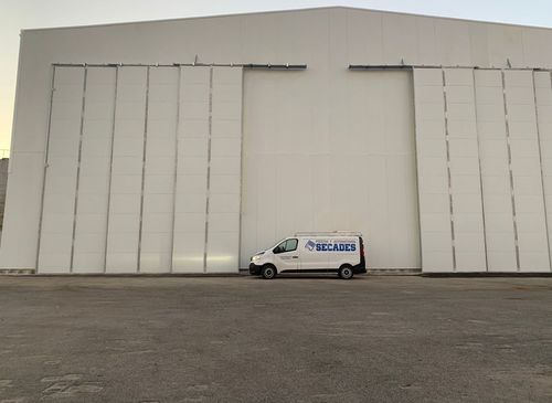 Puerta de hangar - Sliding Hangar Door - PUERTAS SECADES - corredera