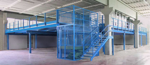 Entreplanta industrial con escalera - PAROLIN - para construcciones