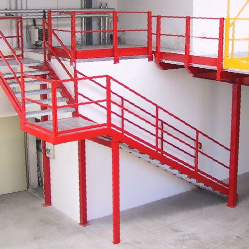 Escalera fija de exterior - PAROLIN - metálica / con peldaño antideslizante
