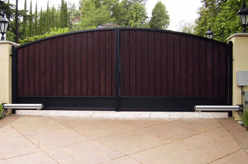Puerta corredera - KAPISAN ENDÜSTRİYEL KAPI SİSTEMLERİ - con bisagra / para interior / de seguridad