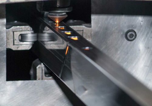 Centro de caudal y de mecanizado para perfiles de aluminio - CURVAT