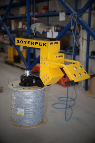 Prensor electromagnético - Soyerpek - neumático / para la manipulación de bobinas / de vacío