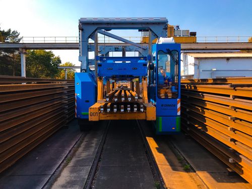Carretilla elevadora de tipo straddle (horcaja) para contenedores - DIMOS Maschinenbau GmbH - eléctrica / para cargas pesadas